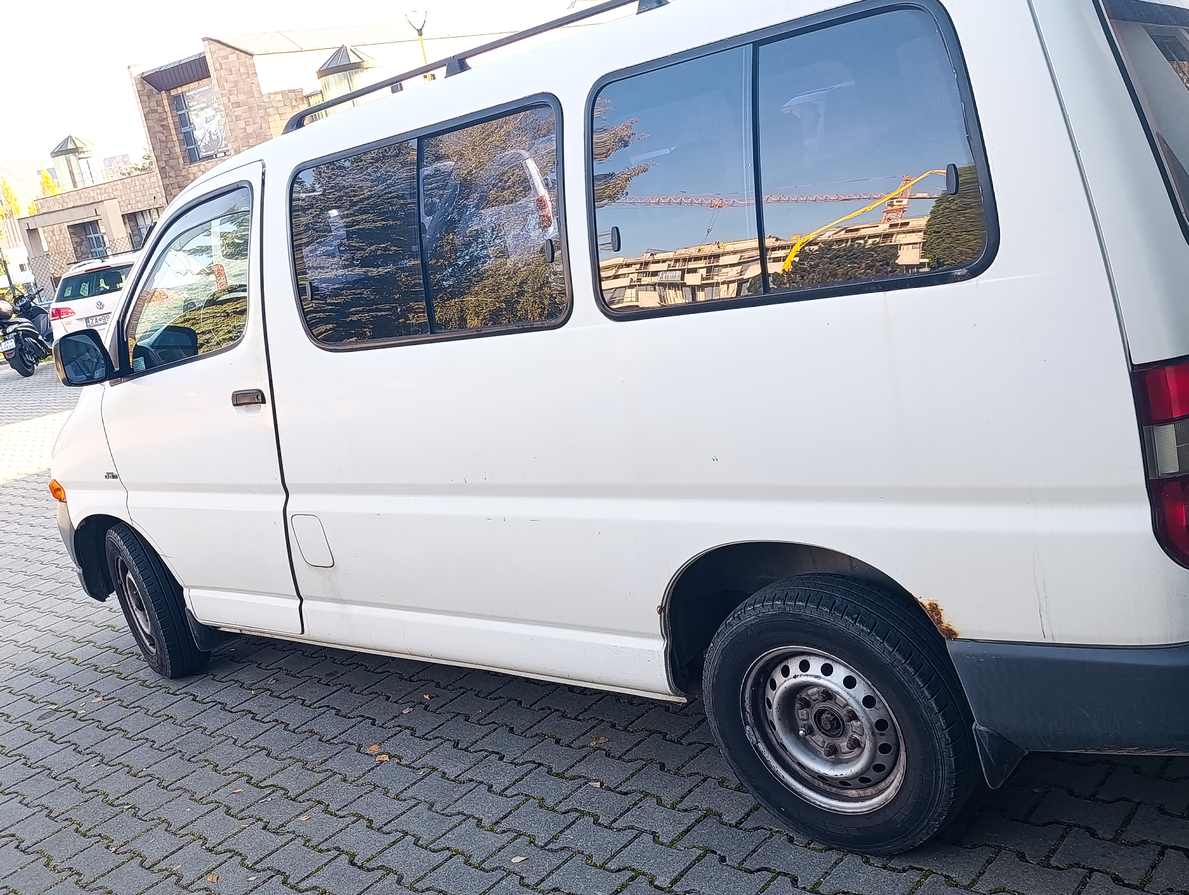 21102026 UNIZA toyota hiace 2