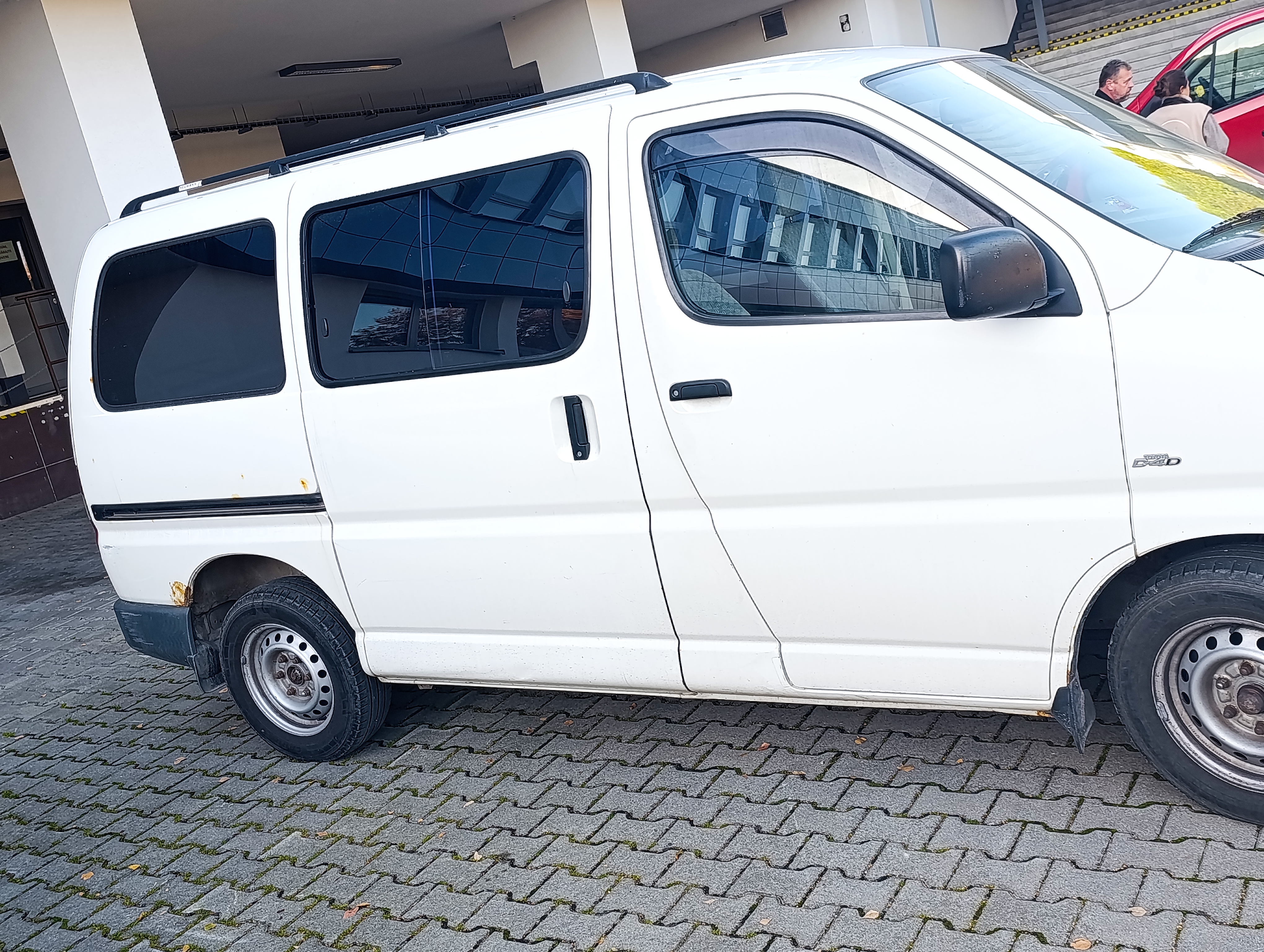 21102026 UNIZA toyota hiace 3