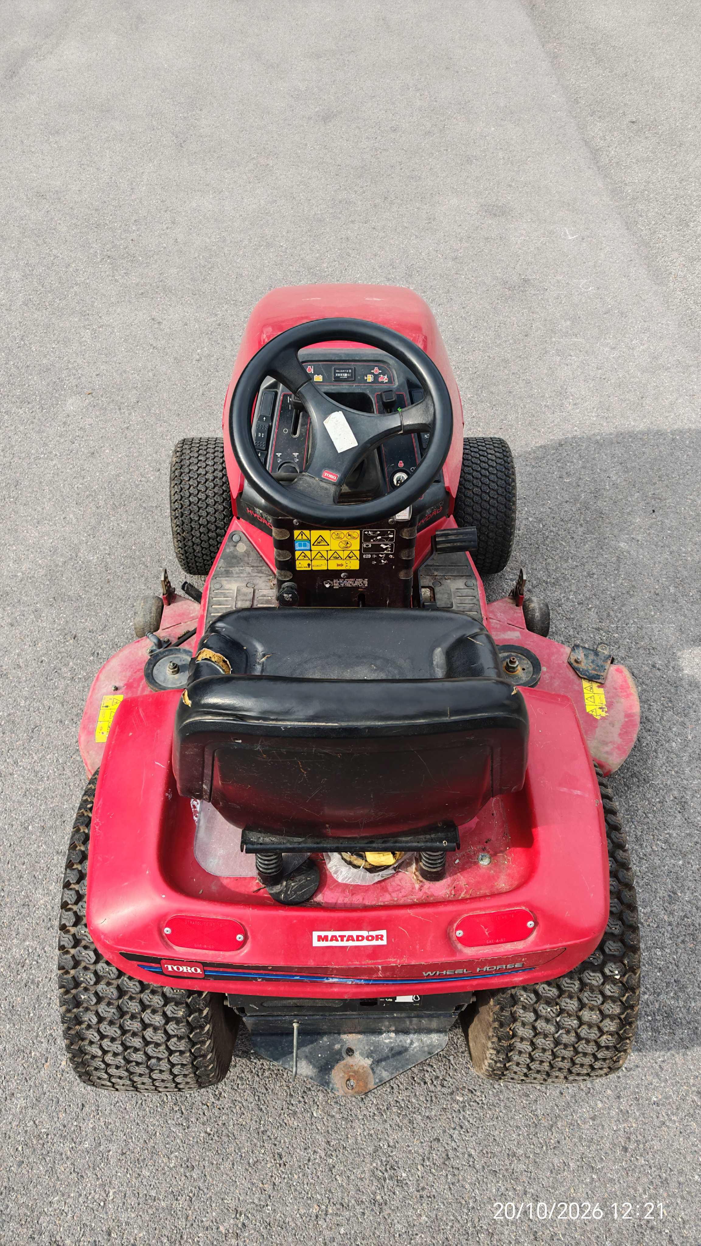 21102026 UNIZA traktor toro s kosackou 2