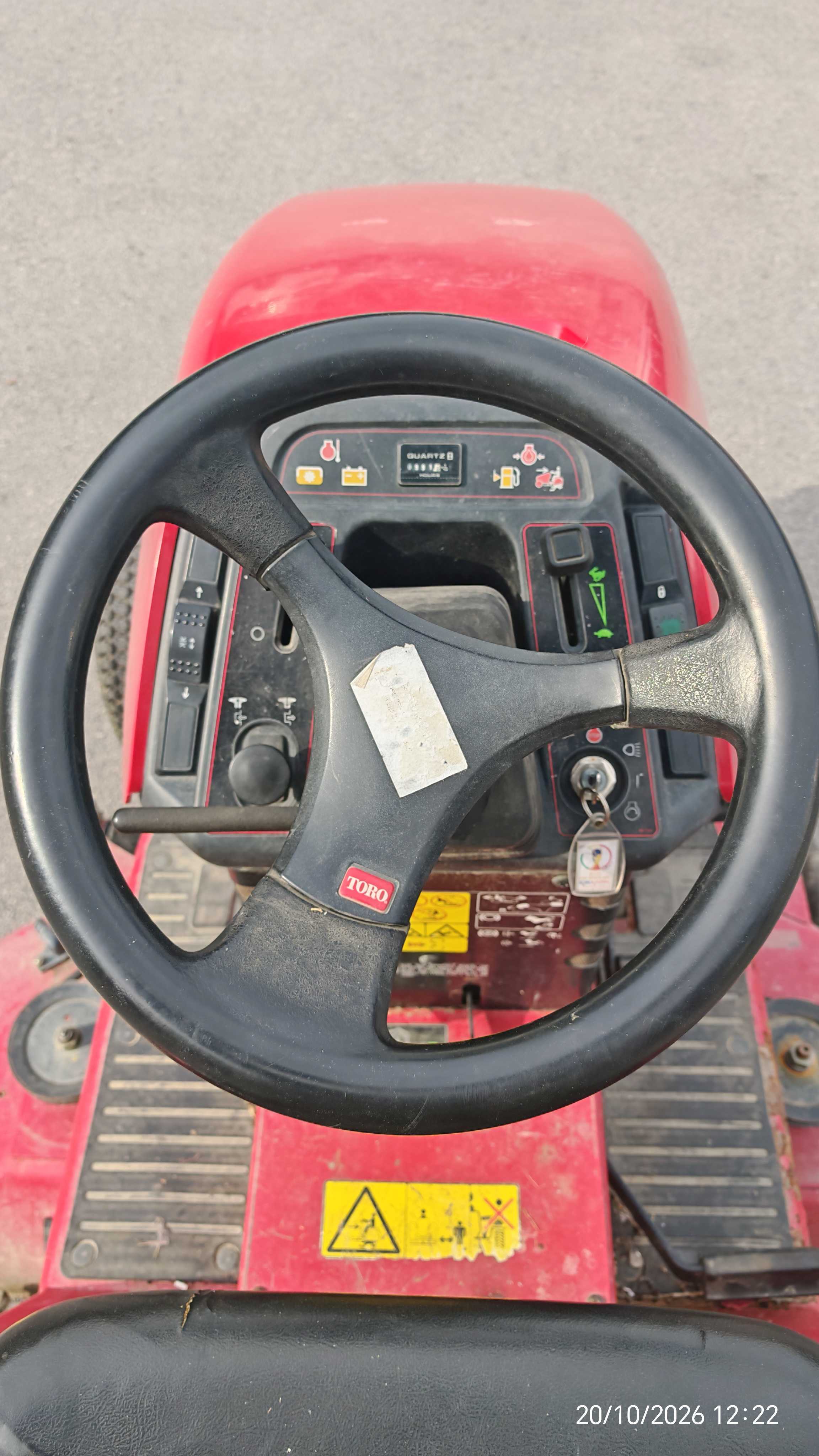 21102026 UNIZA traktor toro s kosackou 3