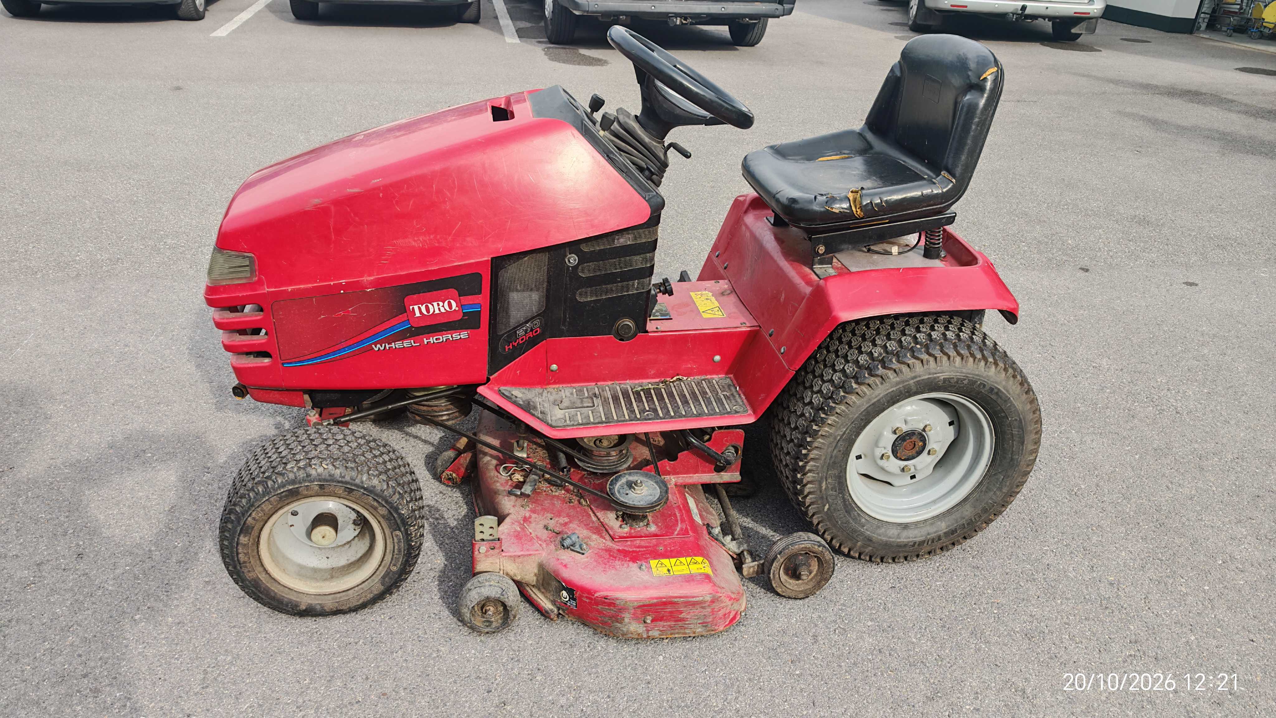 21102026 UNIZA traktor toro s kosackou 4