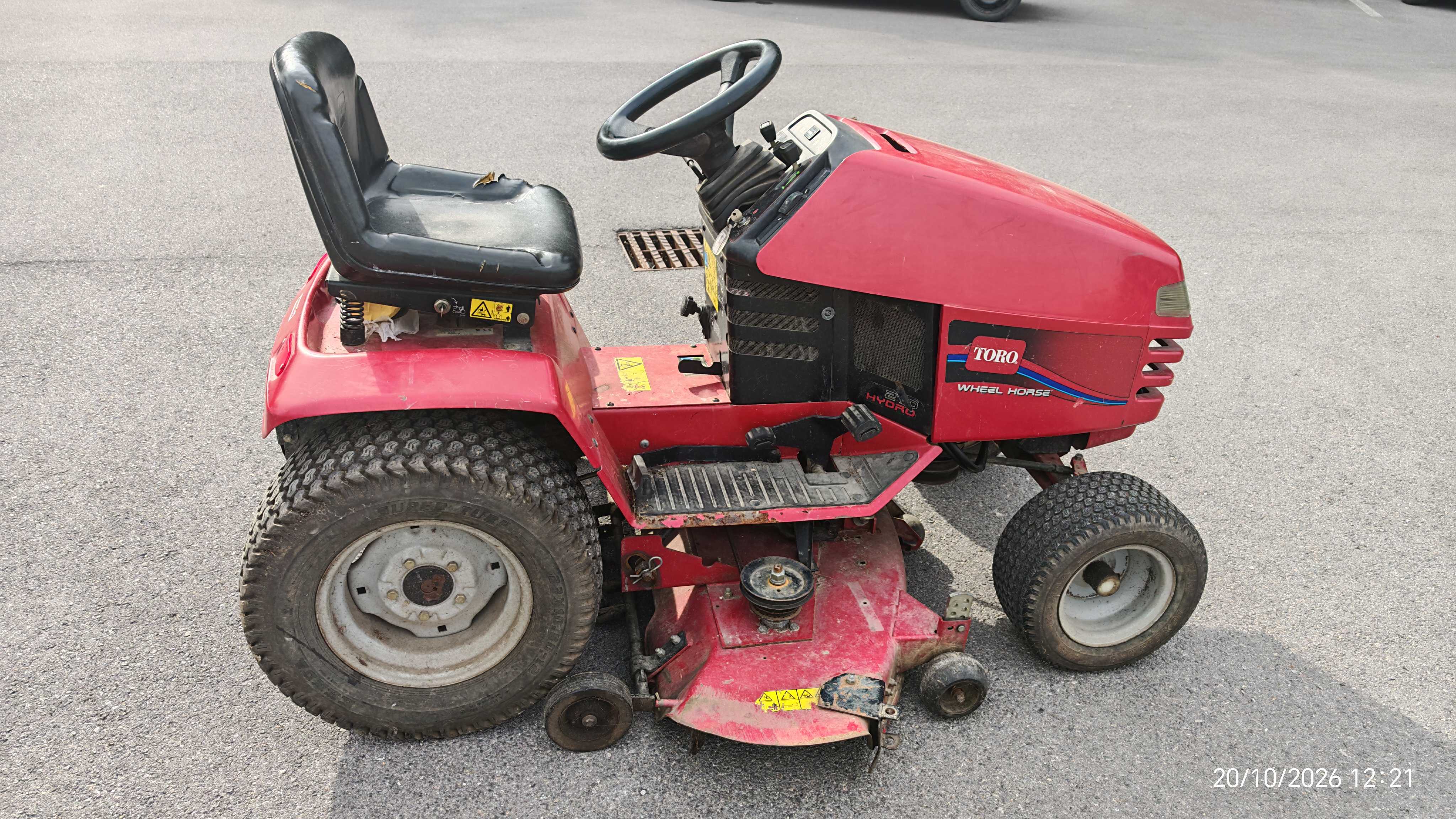 21102026 UNIZA traktor toro s kosackou 5